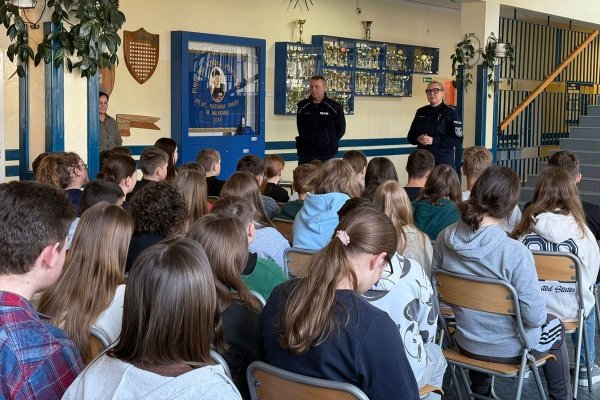 Dzielnicowi wyruszyli do szkół z powiatu grójeckiego