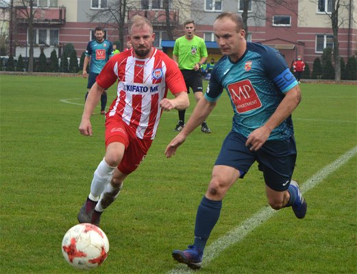 Piłkarskie derby powiatu: Grójec grał, Warka strzelała 