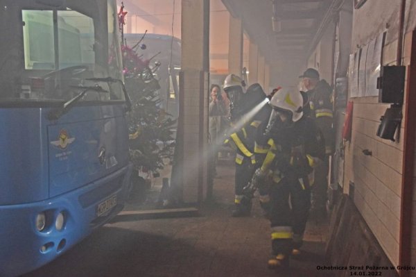 Duża akcja strażaków w bazie PKS przy ul. Laskowej