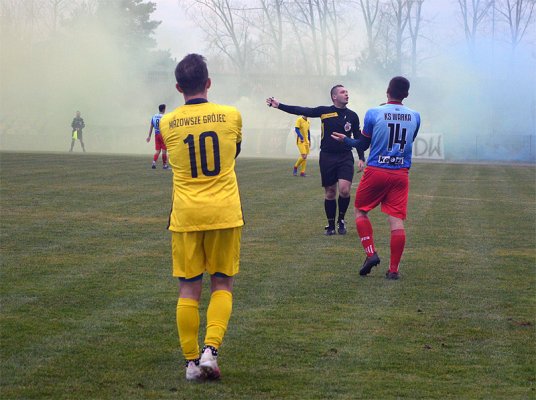 Derby powiatu na remis. Działo się w Warce!