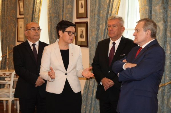 Wicepremier w wizytą w wareckim muzeum