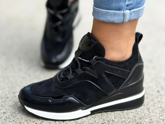 Sneakersy damskie na koturnie – modowy kompromis między wygodą a stylem