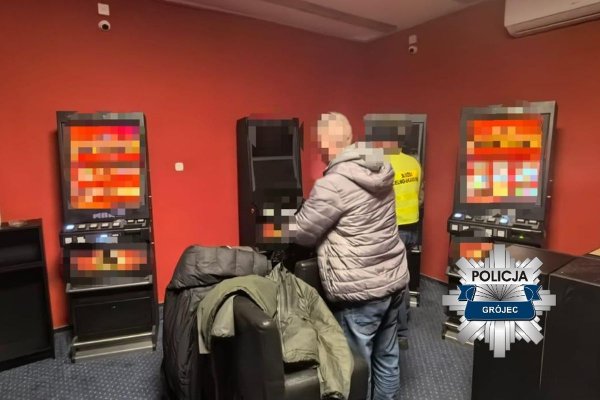 Wspólna akcja policji i skarbówki. Zabezpieczono nielegalne automaty, gotówkę i narkotyki