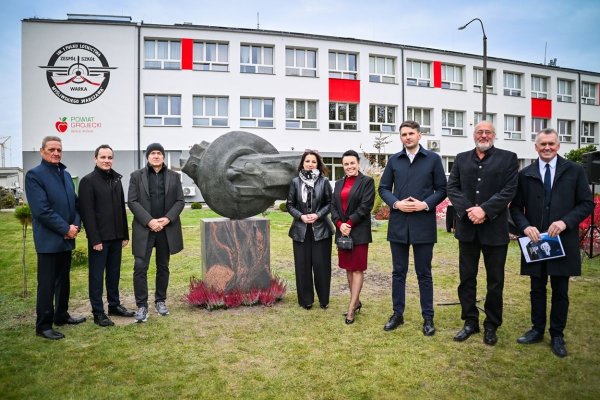 W Warce stanęła wyjątkowa rzeźba