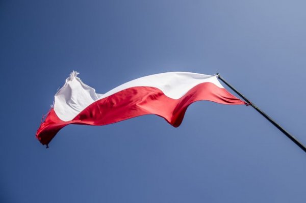 Flaga i maszt dla gminy Grójec! Brakuje kilkudziesięciu głosów