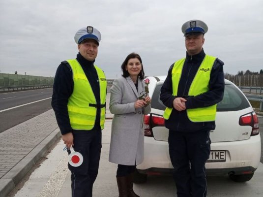 Kobieta za kierownicą łagodzi obyczaje