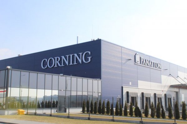 Corning uruchamia kolejne linie produkcyjne i zatrudnia nowych pracowników