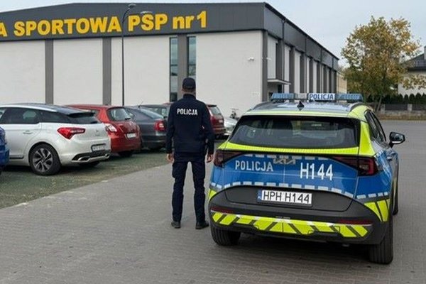 Policja patroluje szkoły w Grójcu i powiecie. Apel do rodziców i uczniów 