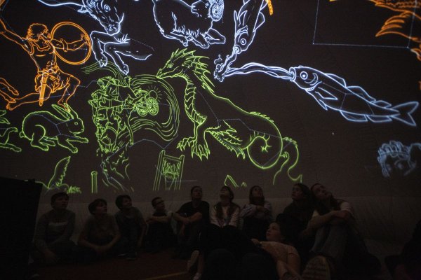 Mobilne planetarium Kopernika odwiedzi szkołę w powiecie grójeckim