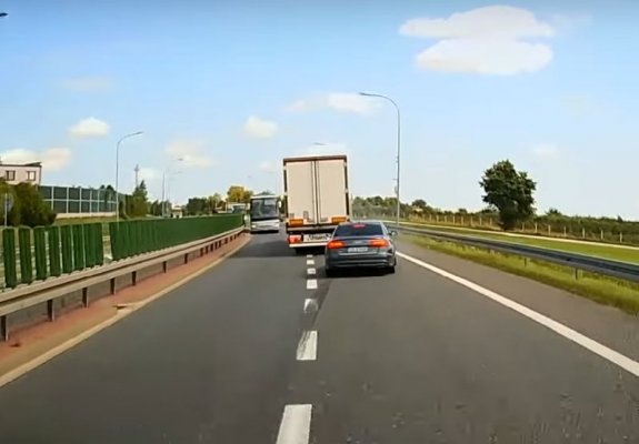 Autokarami pod prąd na DK50 (VIDEO!)