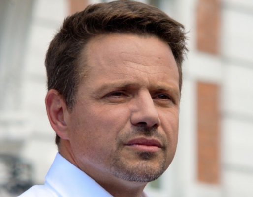 Trzaskowski wygrywa z Dudą 17 głosami