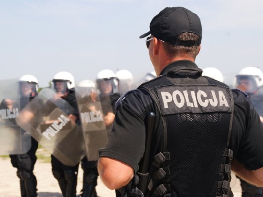 Szybka akcja policjantów. Poszkodowany stracił pieniądze i papierosy