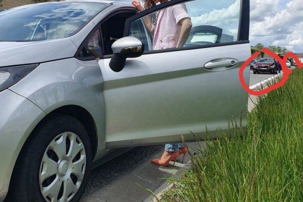 Karambol na S7. Koło wystrzeliło na 20 metrów w górę!