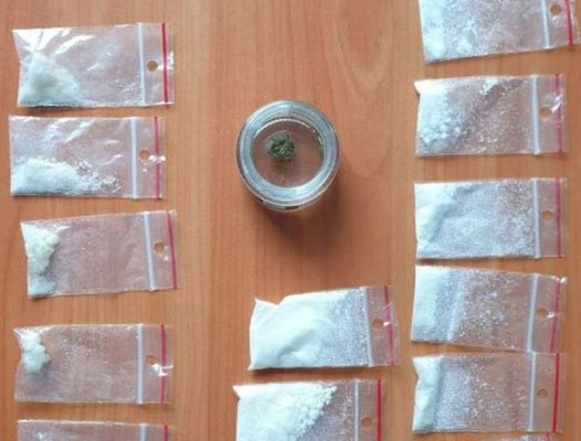 Mieszkańcy Mogielnicy i Warki zatrzymani za posiadanie narkotyków