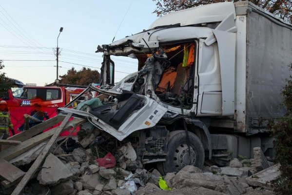 Tragedia na DK50 w gminie Pniewy! Ciężarówka wjechała w budynek gospodarczy