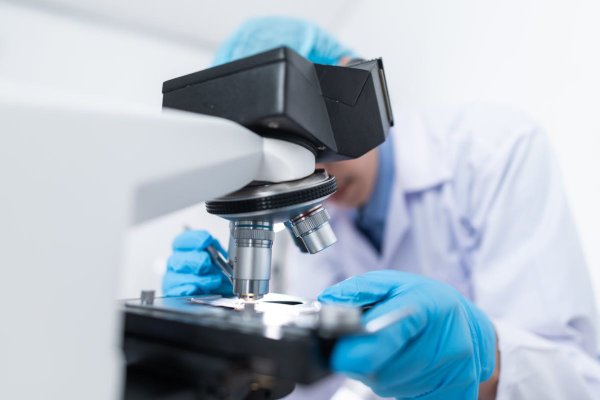 Innowacyjne zastosowania pneumatyki w przemyśle farmaceutycznym: Potencjał sprężonego powietrza