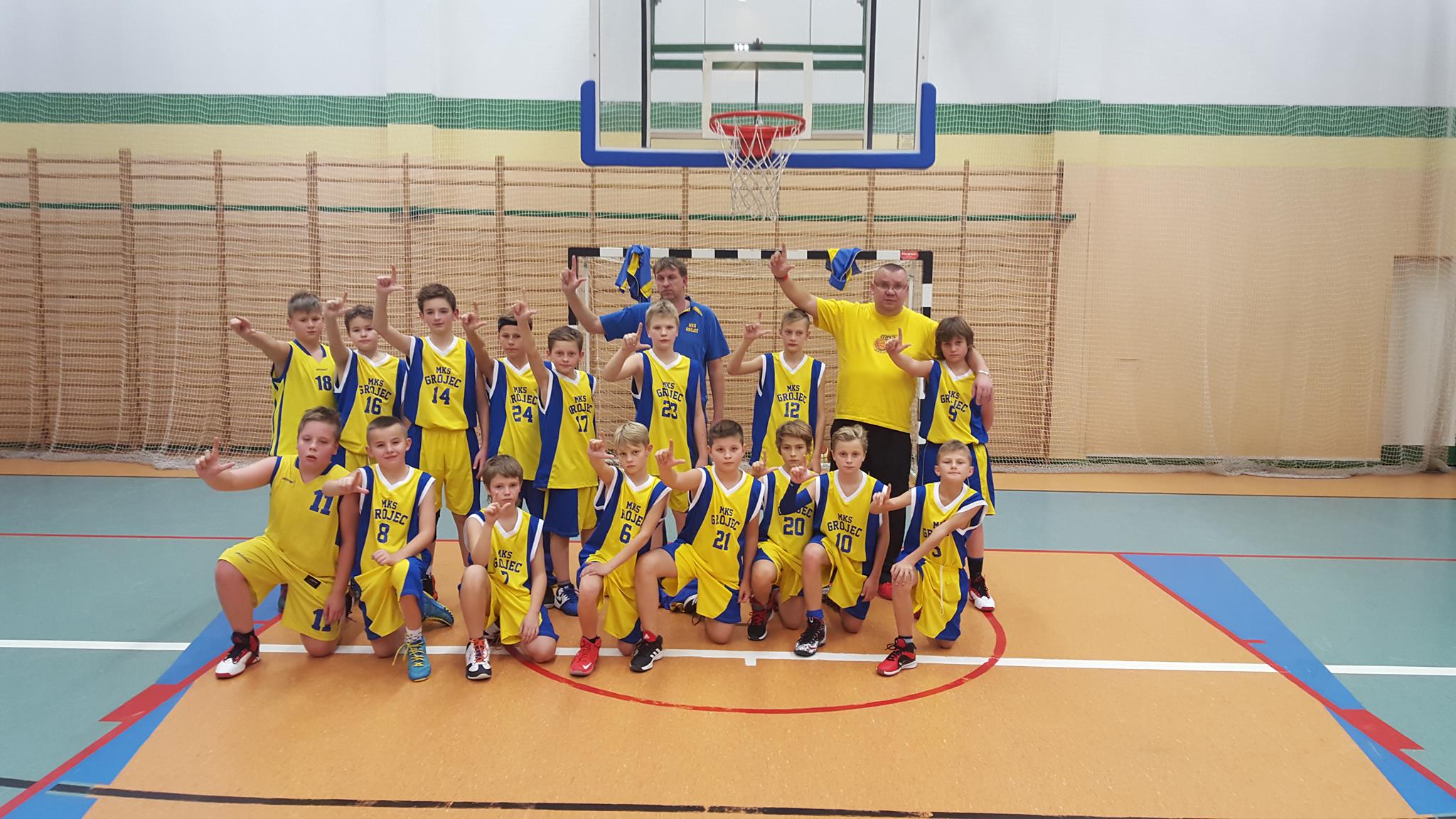 MKS Grójec 2004 z trenerami Dariuszem Fijałkowski oraz Ireneuszem Juraszewskim. Czy uda się pokonać Radom? Wielki mecz już jutro o 17:00
