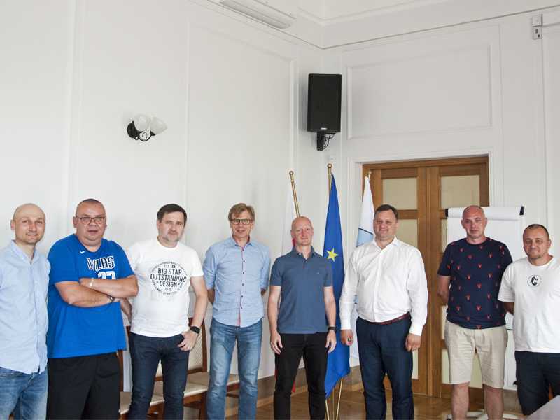 od lewej: Maciej Popiel, Ireneusz Juraszewski, Mariusz Pachocki, Ireneusz Wojciechowski, Michał Kocięba, Jarosław Rupiewicz, Jarosław Kostrzewa oraz Jacek Siedlecki 