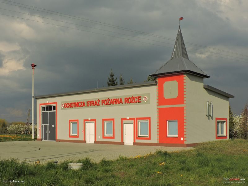 Remiza OSP w Rożcach (fot. fotopolska.eu, Rafał T.)