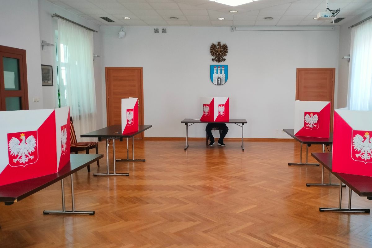 Lokal wyborczy w grójeckim ratuszu (fot. M.Adamski, archiwum Grojec24.net)