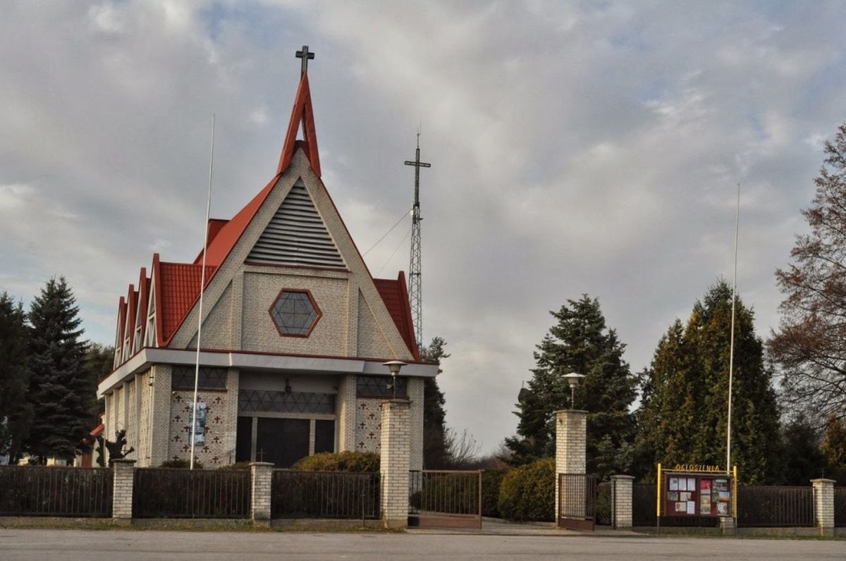 Kościół parafialny w Zbroszy Dużej (fot. archwwa.pl)