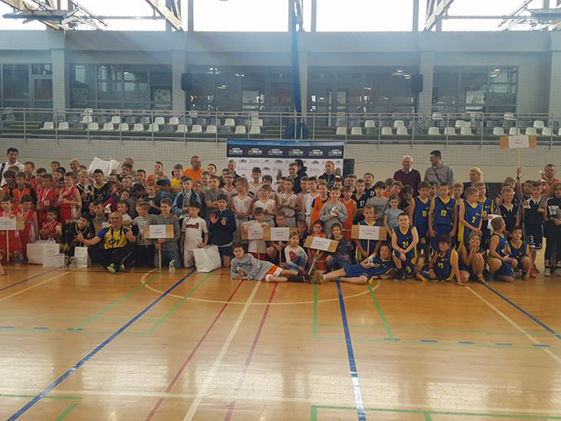 Na zdj. Wszystkie drużyny Wieliczka Cup. W niebieskich strojach MKS Grójec