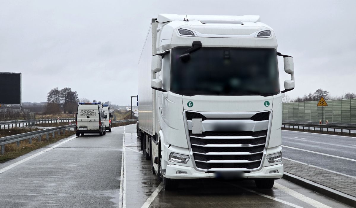Turecka ciężarówka zatrzymana do rutynowej kontroli przez patrol mazowieckiej Inspekcji Transportu Drogowego z Radomia.