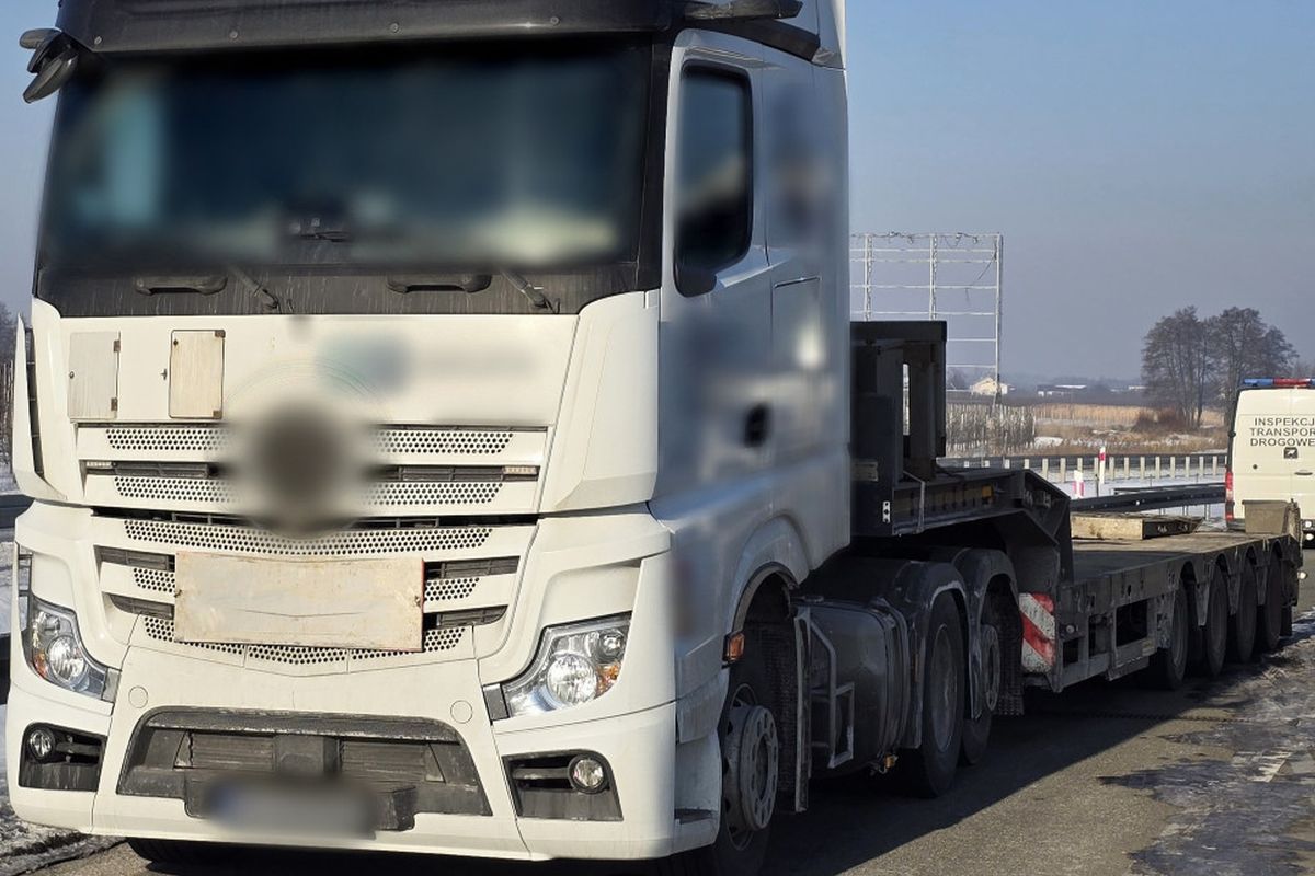  Zespół pojazdów zatrzymali funkcjonariusze mazowieckiej Inspekcji Transportu Drogowego na ekspresowej „siódemce” pod Grójcem (fot. gov.pl/web/witd-radom)