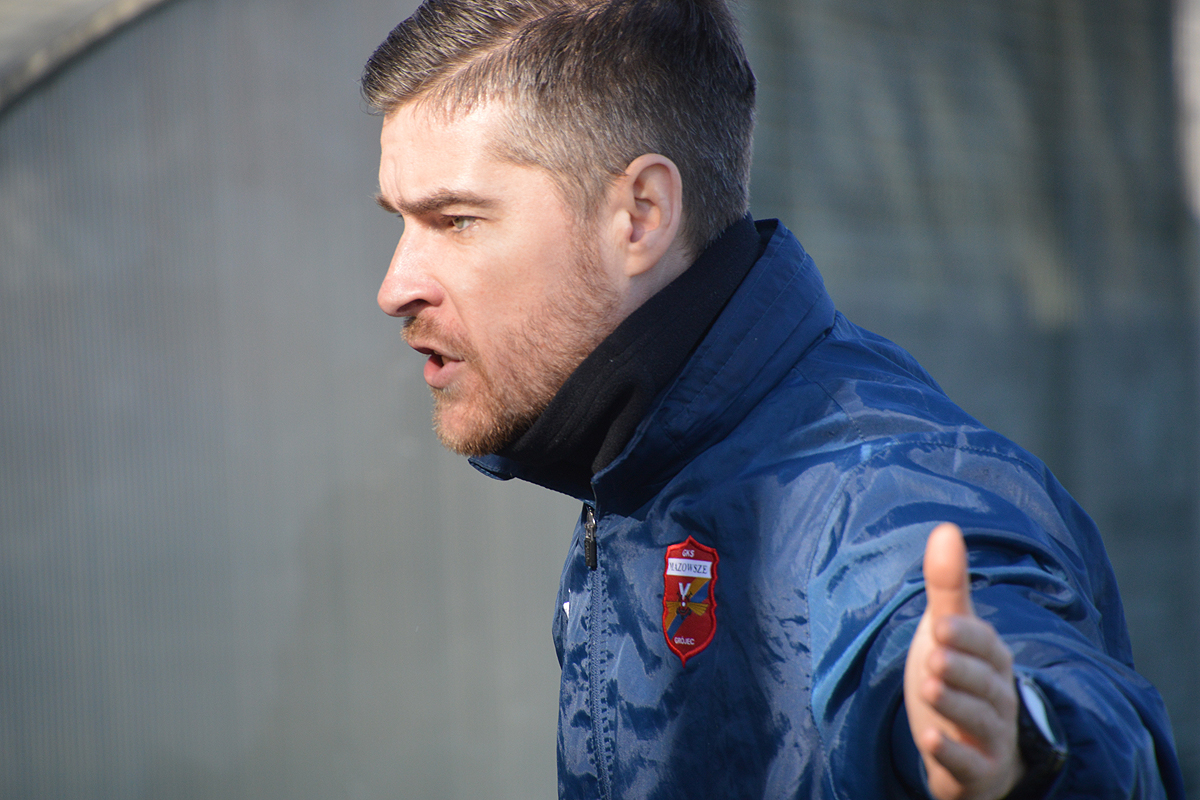 Trener piłkarzy Mazowsza Grójec Mariusz Szewczyk (fot. M.Adamski) 