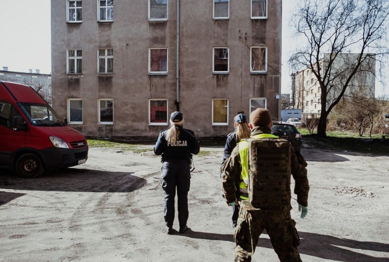 Policjanci i żołnierze podczas wspólnego patrolu (fot. materiały prasowe)