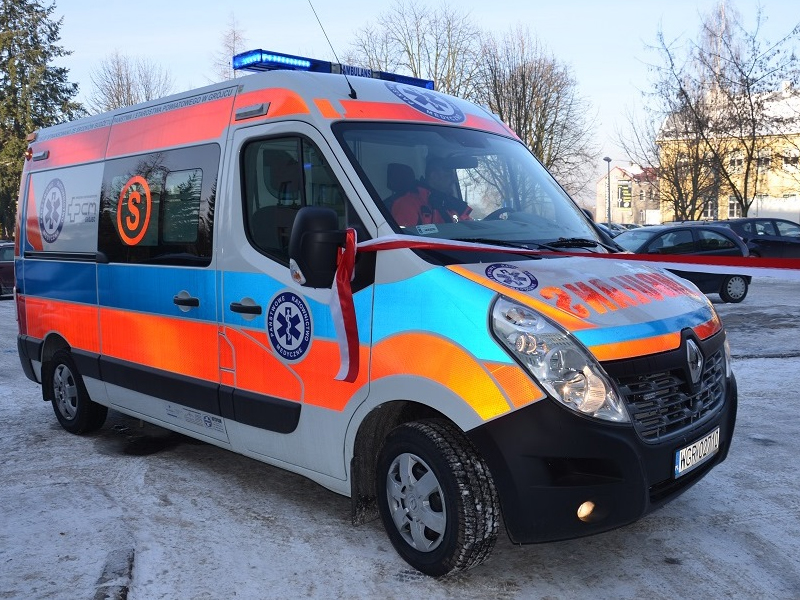 Nowa karetka dla szpitala w Grójcu (fot. mazowieckie.pl)