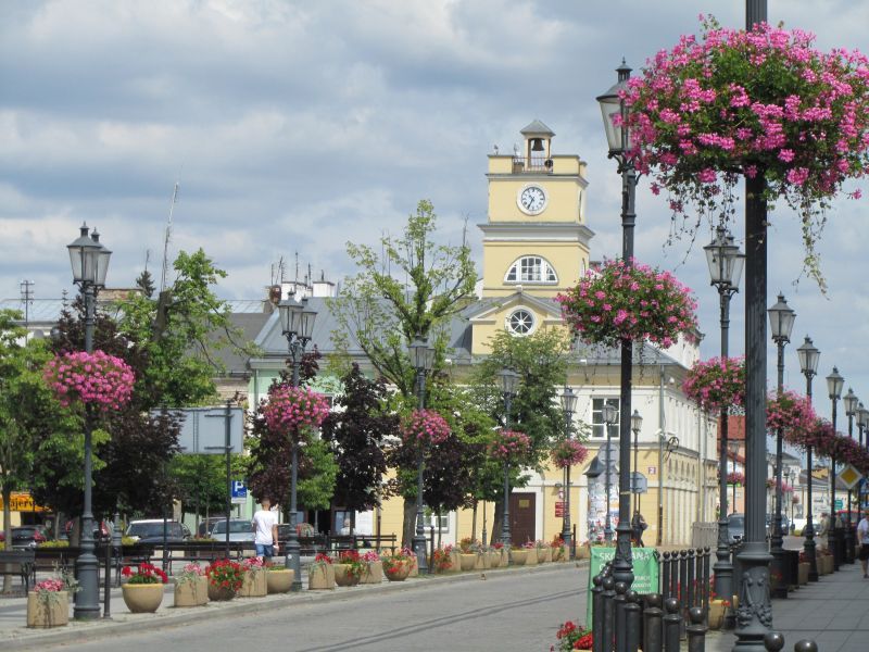 Centralny odcinek ul. Armii Krajowej (fot. grojecmiasto.pl)