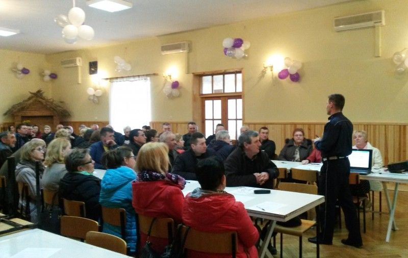 Debata odbyła się w budynku Ochotniczej Straży Pożarnej w Lewiczynie (fot. kwp.radom.pl)
