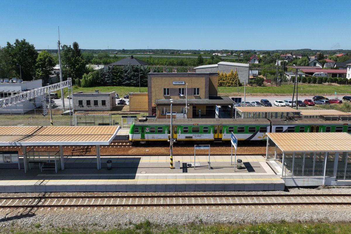 Stacja kolejowa w Chynowie (fot. facebook.com/PolskieLinieKolejowe)