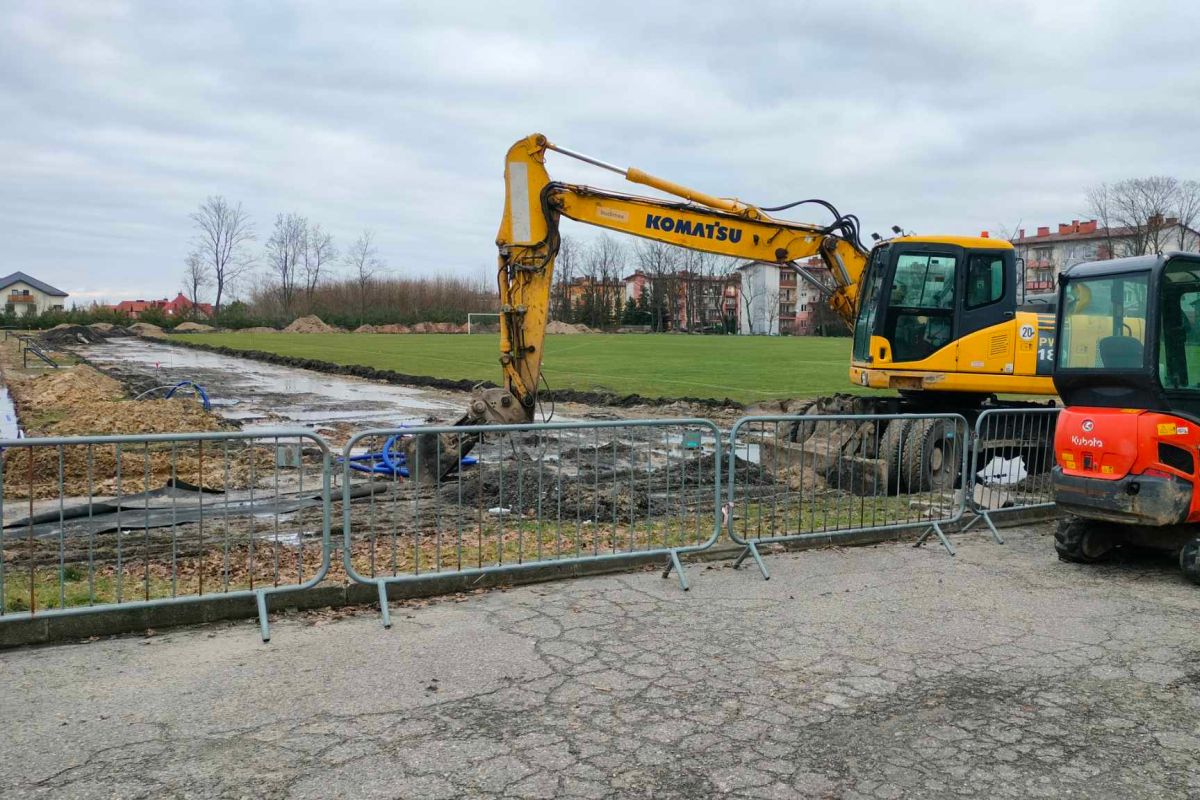 Trwają prace na stadionie przy ul. Laskowej w Grójcu